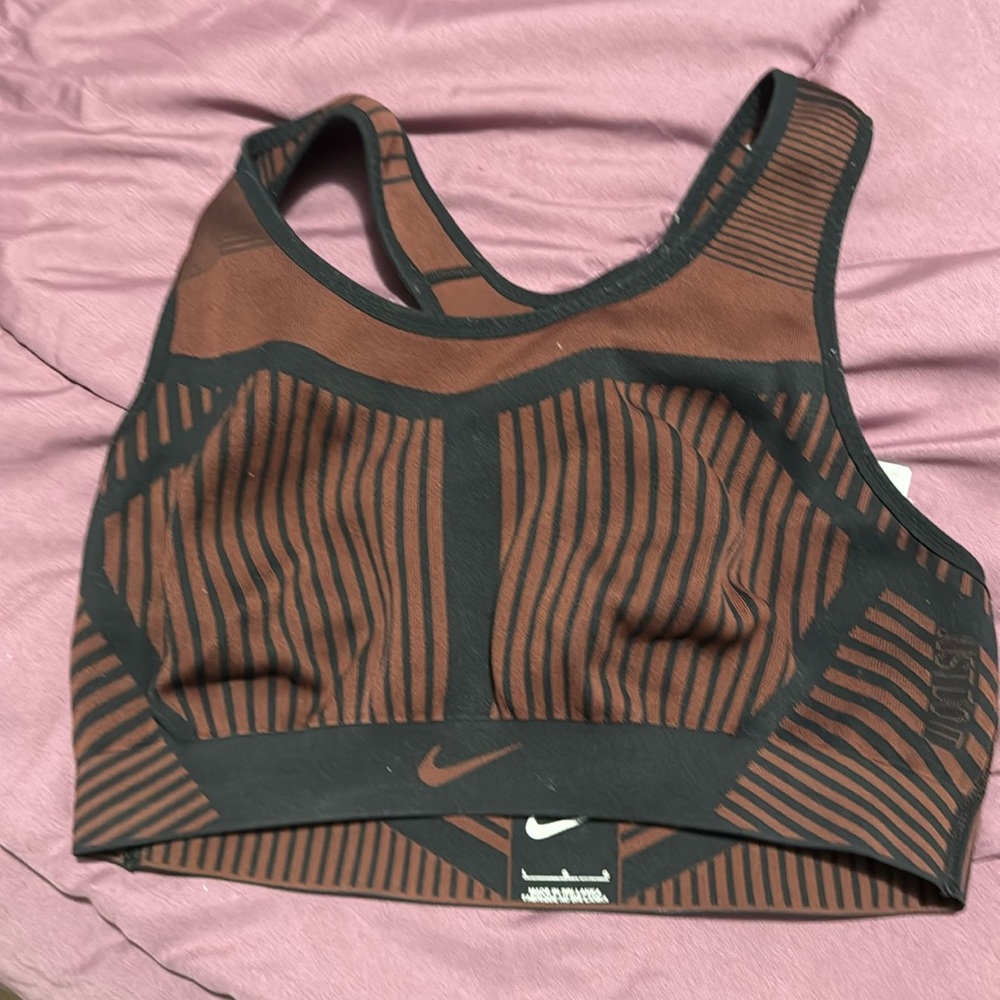 Women’s good condition high support sports bra size large